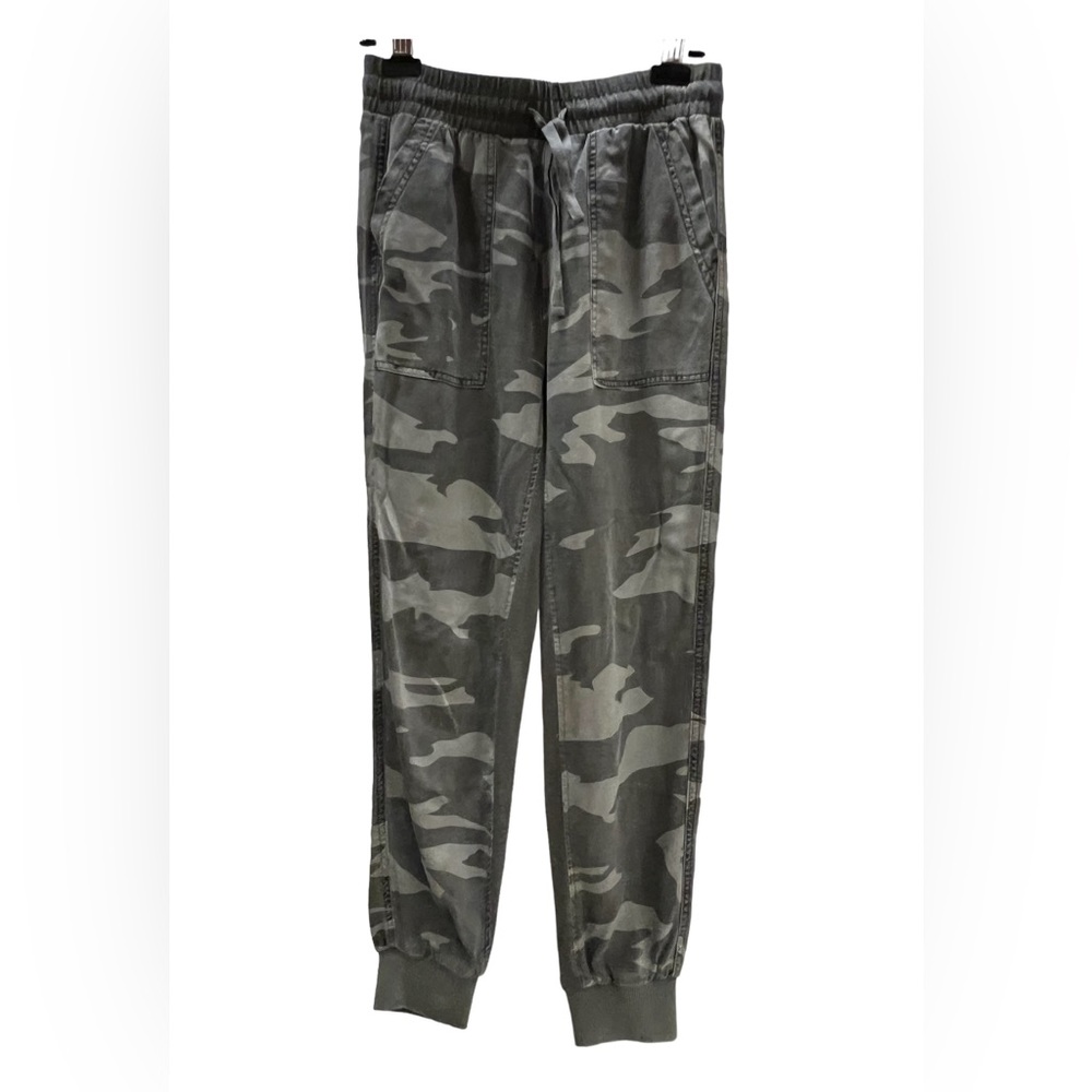 Splendid camo joggers NWOT
